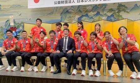 藤波朱理「さらに強く」と意欲 レスリング五輪代表が報告会