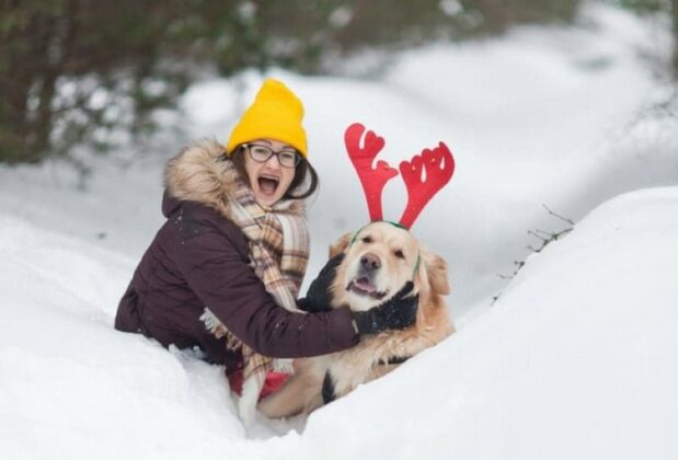 氷に閉ざされた犬を救出しようとした家族は、驚くべきことに気づきました